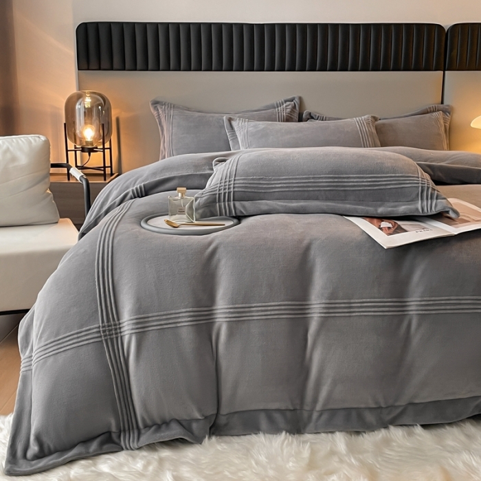 91家纺网 家纺一手货源 找家纺 米瑞娜 2024新款轻奢风埋绳款高克重牛奶绒四件套 美娜德-雅士灰