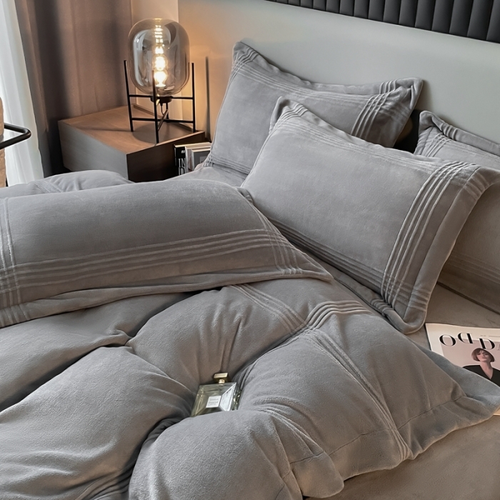 91家纺网 家纺一手货源 找家纺 米瑞娜 2024新款轻奢风埋绳款高克重牛奶绒四件套 美娜德-雅士灰