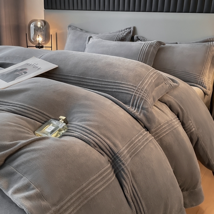 91家纺网 家纺一手货源 找家纺 米瑞娜 2024新款轻奢风埋绳款高克重牛奶绒四件套 美娜德-雅士灰