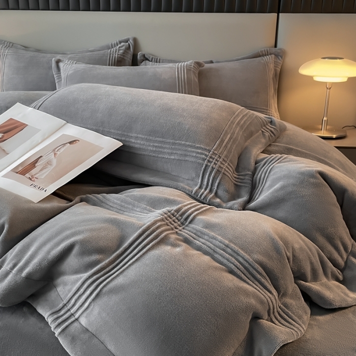 91家纺网 家纺一手货源 找家纺 米瑞娜 2024新款轻奢风埋绳款高克重牛奶绒四件套 美娜德-雅士灰