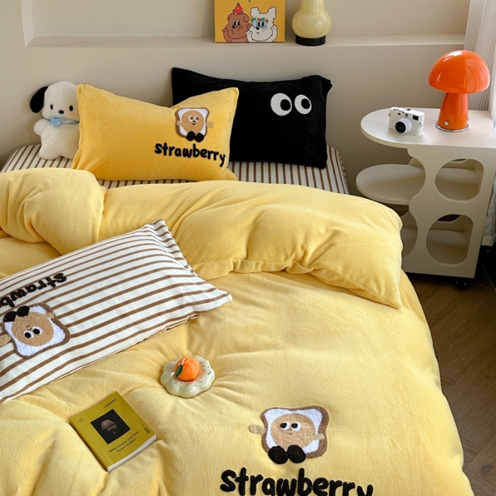 91家纺网 家纺一手货源 找家纺 柚子 2023新款高克重牛奶绒多巴胺条纹毛巾绣四件套 面包超人