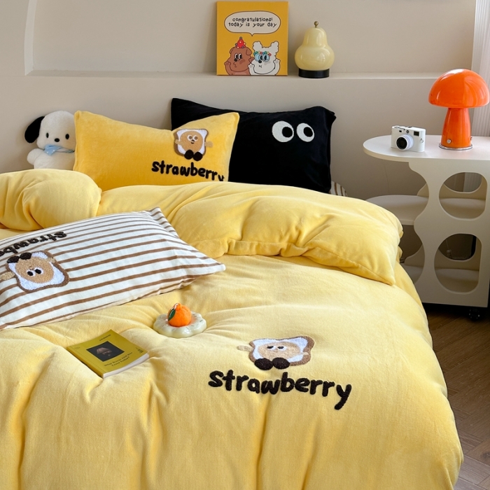 91家纺网 家纺一手货源 找家纺 柚子 2023新款高克重牛奶绒多巴胺条纹毛巾绣四件套 面包超人