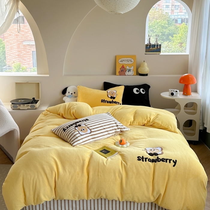 91家纺网 家纺一手货源 找家纺 柚子 2023新款高克重牛奶绒多巴胺条纹毛巾绣四件套 面包超人