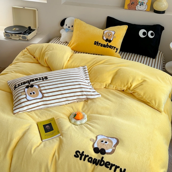 91家纺网 家纺一手货源 找家纺 柚子 2023新款高克重牛奶绒多巴胺条纹毛巾绣四件套 面包超人