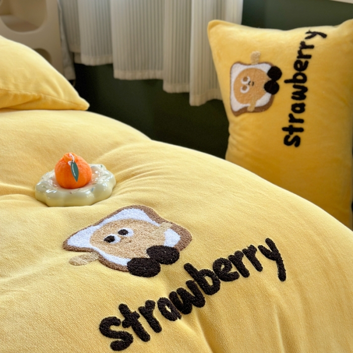 91家纺网 家纺一手货源 找家纺 柚子 2023新款高克重牛奶绒多巴胺条纹毛巾绣四件套 面包超人