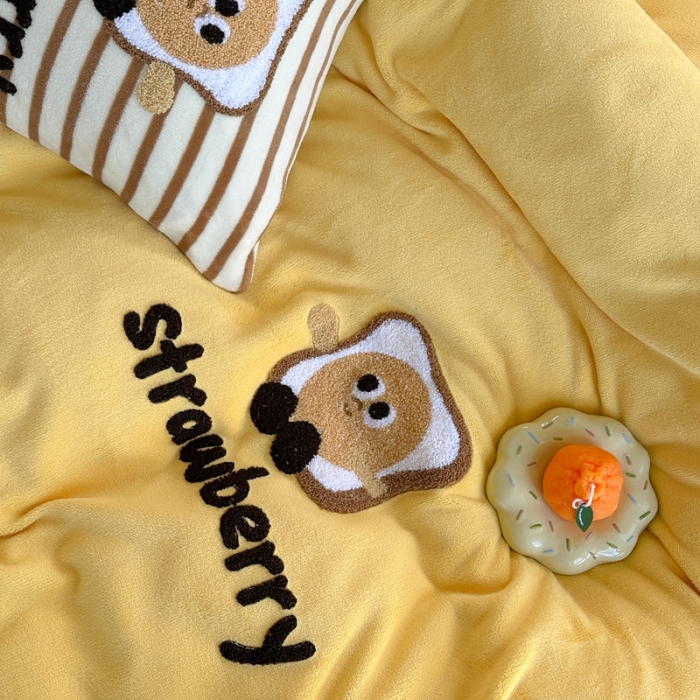 91家纺网 家纺一手货源 找家纺 柚子 2023新款高克重牛奶绒多巴胺条纹毛巾绣四件套 面包超人