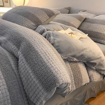 91家纺网 家纺一手货源 找家纺 新印象 2023新款AB版牛奶绒月亮兔兔绒四件套 七彩灰