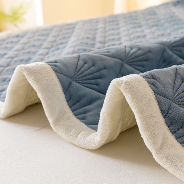 91家纺网 家纺一手货源 找家纺 鑫钰 2023秋冬新款加厚保暖牛奶绒床垫床护垫学生宿舍专用床褥子 烟花-宝石蓝