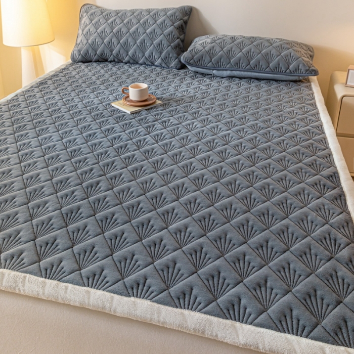 91家纺网 家纺一手货源 找家纺 鑫钰 2023秋冬新款加厚保暖牛奶绒床垫床护垫学生宿舍专用床褥子 烟花-气质灰