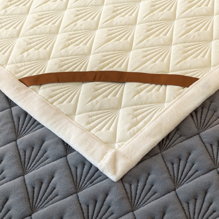 91家纺网 家纺一手货源 找家纺 鑫钰 2023秋冬新款加厚保暖牛奶绒床垫床护垫学生宿舍专用床褥子 烟花-气质灰