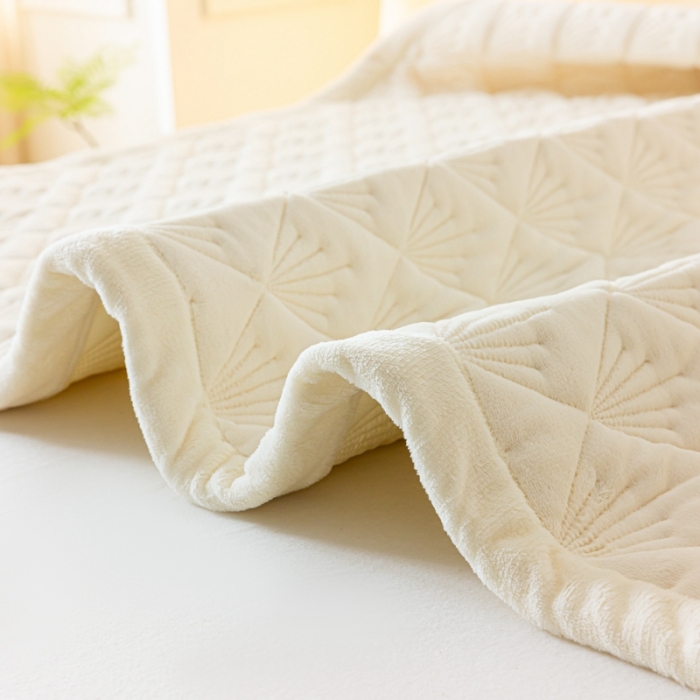 91家纺网 家纺一手货源 找家纺 鑫钰 2023秋冬新款加厚保暖牛奶绒床垫床护垫学生宿舍专用床褥子 烟花-优雅白