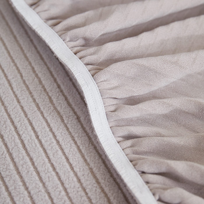 91家纺网 家纺一手货源 找家纺 天下布艺 2023新款初见裙边摇粒绒沙发垫 初见-浅灰