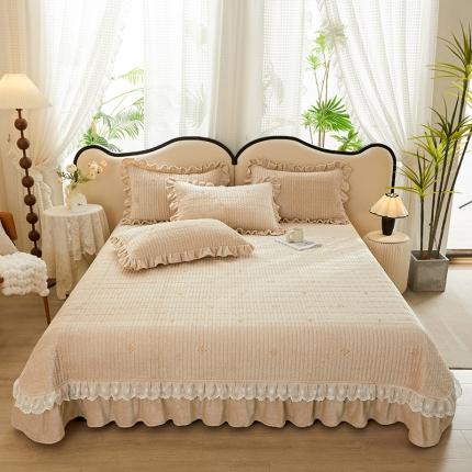 91家纺网 家纺一手货源 找家纺 宜凡 2023新款牛奶绒夹棉绗缝绣花床盖三件套 路易-奶咖