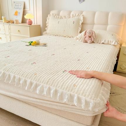 91家纺网 家纺一手货源 找家纺 （总）宜凡 2023新款牛奶绒夹棉绗缝绣花床笠三件套