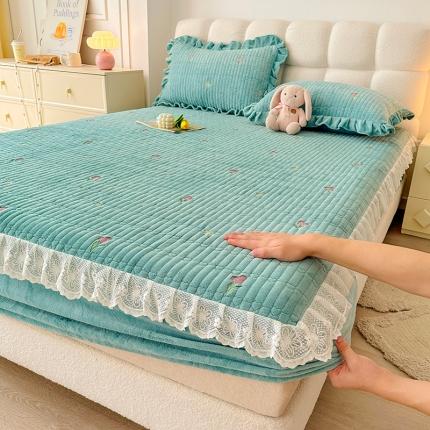 91家纺网 家纺一手货源 找家纺 （总）宜凡 2023新款牛奶绒夹棉绗缝绣花床笠三件套