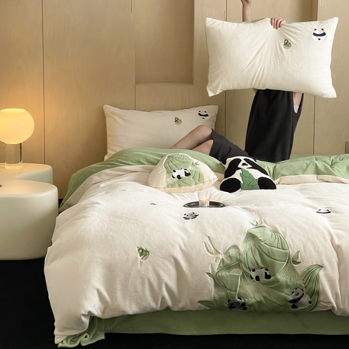 91家纺网 家纺一手货源 找家纺 安莱生活 2023年新品230克牛奶绒贴布绣系列四件套-夺笋系列 夺笋-春芽绿