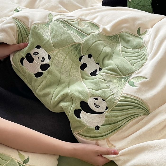 91家纺网 家纺一手货源 找家纺 安莱生活 2023年新品230克牛奶绒贴布绣系列四件套-夺笋系列 夺笋-春芽绿