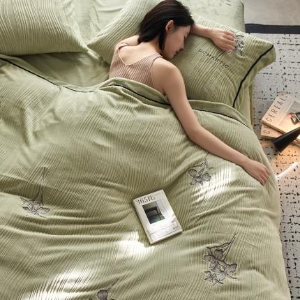 91家纺网 家纺一手货源 找家纺 安莱生活 2023年新品专版立体牛奶绒浮梦鸢尾系列四件套-质感棚拍 鸢尾印象-灰绿