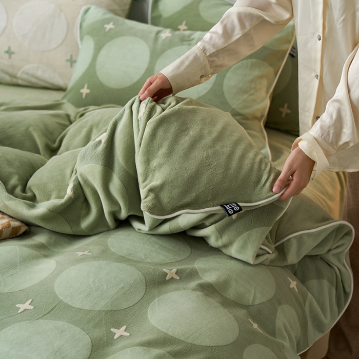 91家纺网 家纺一手货源 找家纺 安莱生活 2023年新品专版立体印花牛奶绒四件套-星辰系列 星辰-丛绿