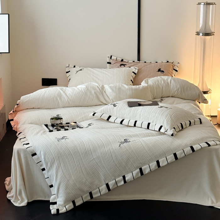 91家纺网 家纺一手货源 找家纺 安莱生活 2023年新品专版撞色宽边刺绣牛奶绒230克四件套-野柔系列 野柔斑马