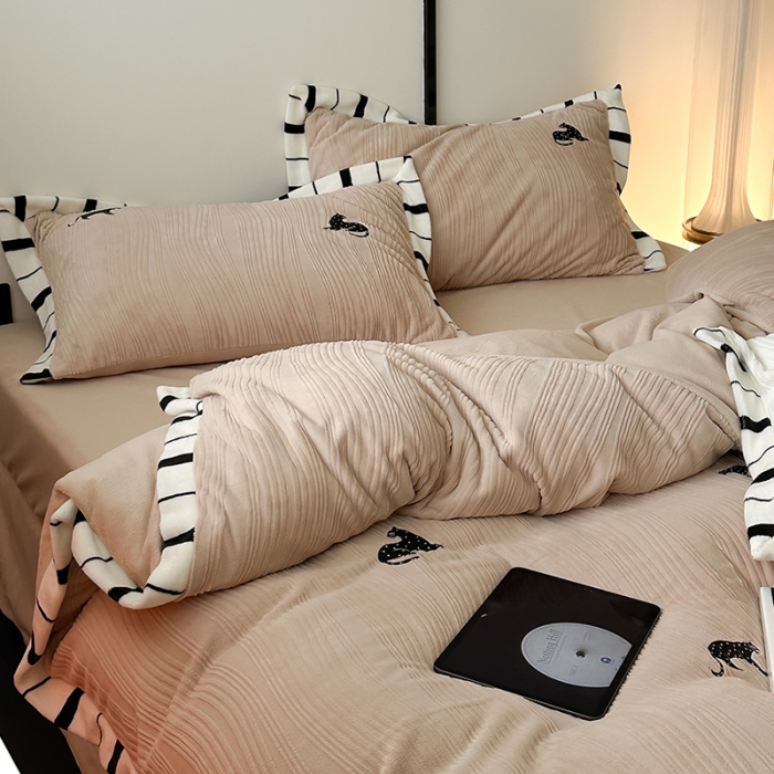 91家纺网 家纺一手货源 找家纺 安莱生活 2023年新品专版撞色宽边刺绣牛奶绒230克四件套-野柔系列 野柔猎豹