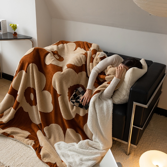 91家纺网 家纺一手货源 找家纺 安莱生活 2023新品专版锦芙绒太阳花毛毯 复古焦糖