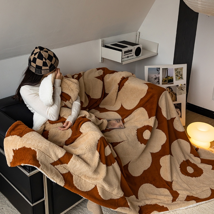 91家纺网 家纺一手货源 找家纺 安莱生活 2023新品专版锦芙绒太阳花毛毯 复古焦糖