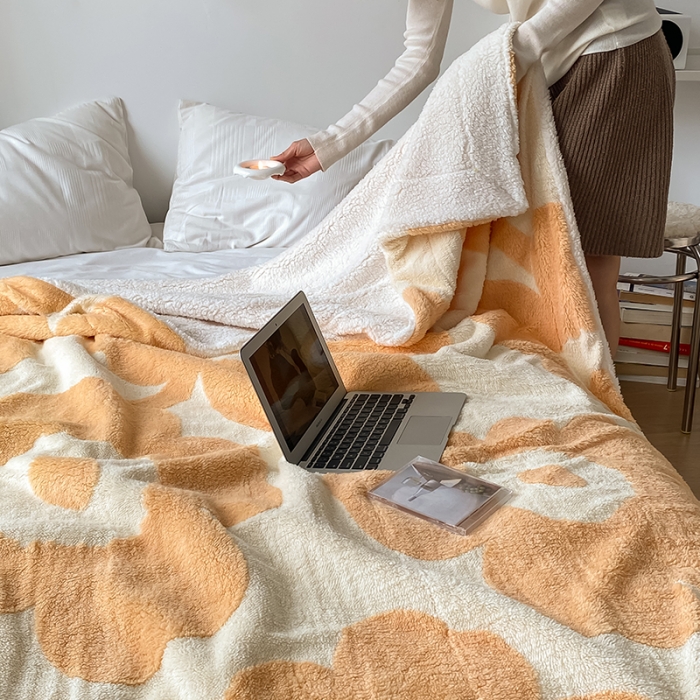 91家纺网 家纺一手货源 找家纺 安莱生活 2023新品专版锦芙绒太阳花毛毯 暖暖浅橘