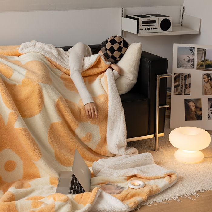91家纺网 家纺一手货源 找家纺 安莱生活 2023新品专版锦芙绒太阳花毛毯 暖暖浅橘
