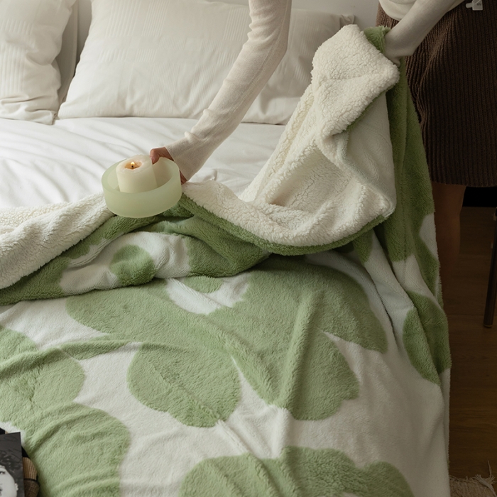 91家纺网 家纺一手货源 找家纺 安莱生活 2023新品专版锦芙绒太阳花毛毯 清新春绿