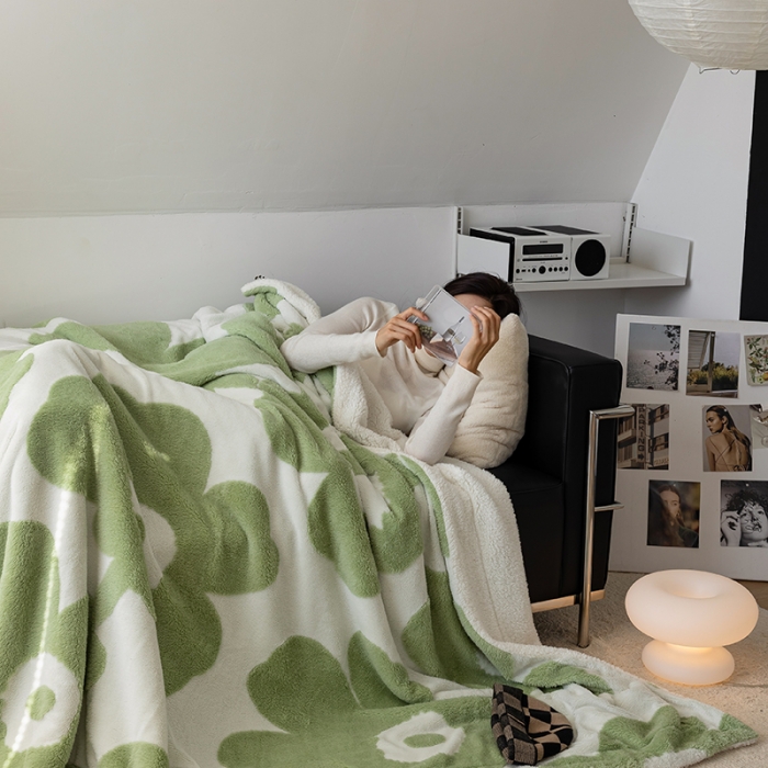 91家纺网 家纺一手货源 找家纺 安莱生活 2023新品专版锦芙绒太阳花毛毯 清新春绿