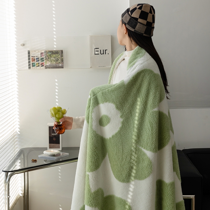 91家纺网 家纺一手货源 找家纺 安莱生活 2023新品专版锦芙绒太阳花毛毯 清新春绿