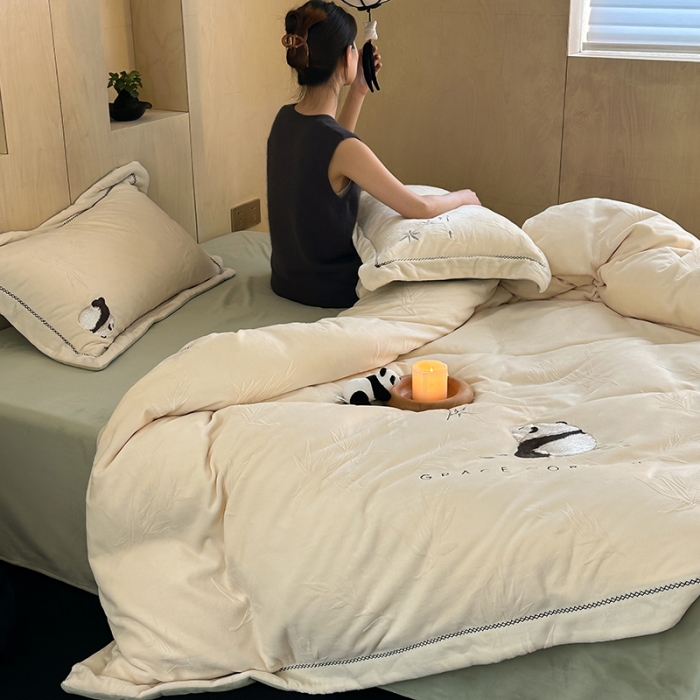 91家纺网 家纺一手货源 找家纺 总安莱生活 2023专版锦芙牛奶绒苏绣四件套-花花思竹款-ins网红风