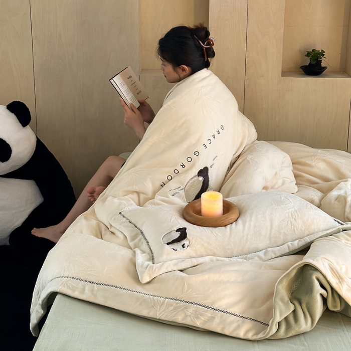 91家纺网 家纺一手货源 找家纺 安莱生活 2023专版锦芙牛奶绒苏绣四件套-花花思竹款-ins网红风 花花思竹-云白