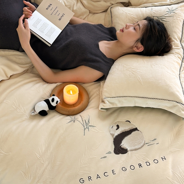 91家纺网 家纺一手货源 找家纺 安莱生活 2023专版锦芙牛奶绒苏绣四件套-花花思竹款-ins网红风 花花思竹-云白