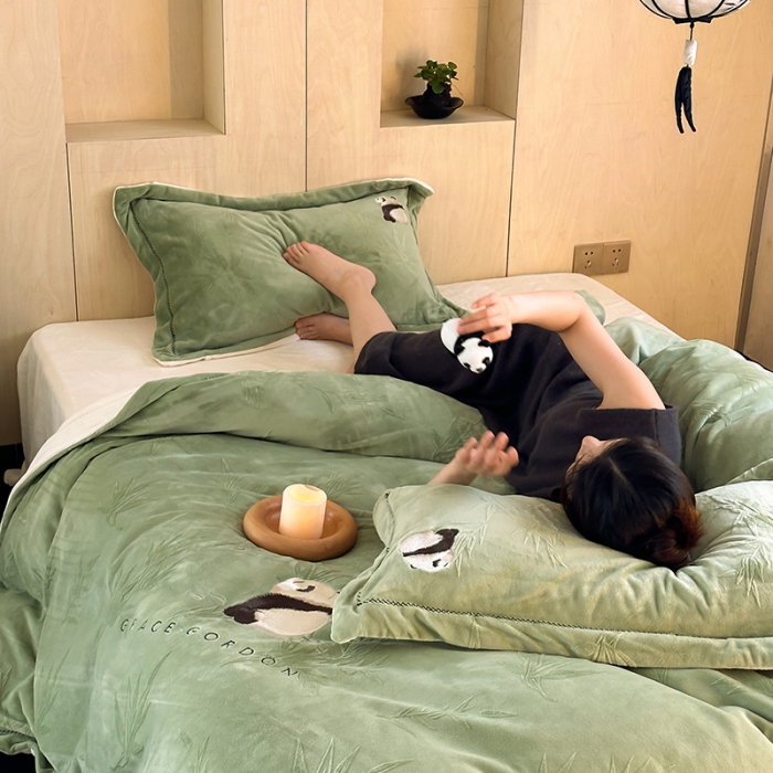 91家纺网 家纺一手货源 找家纺 安莱生活 2023专版锦芙牛奶绒苏绣四件套-花花思竹款-ins网红风 花花思竹-竹绿