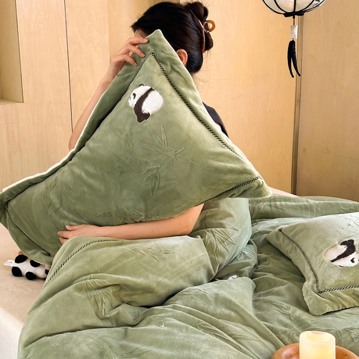 91家纺网 家纺一手货源 找家纺 安莱生活 2023专版锦芙牛奶绒苏绣四件套-花花思竹款-ins网红风 花花思竹-竹绿