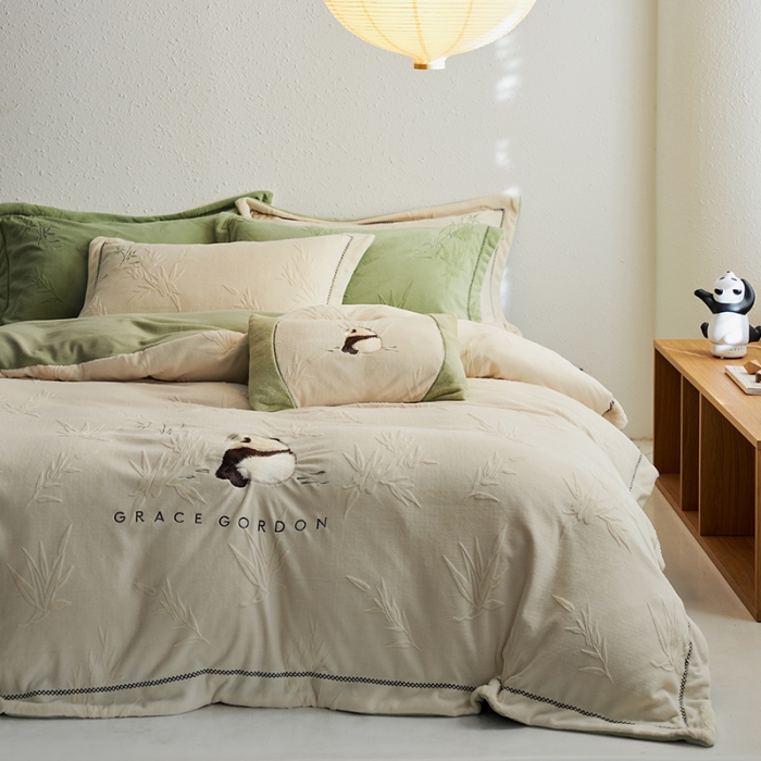 91家纺网 家纺一手货源 找家纺 安莱生活 2023专版锦芙牛奶绒苏绣四件套-花花思竹款-质感民宿风 花花思竹-云白