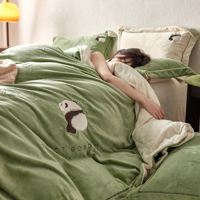 91家纺网 家纺一手货源 找家纺 安莱生活 2023专版锦芙牛奶绒苏绣四件套-花花思竹款-质感民宿风 花花思竹-竹绿