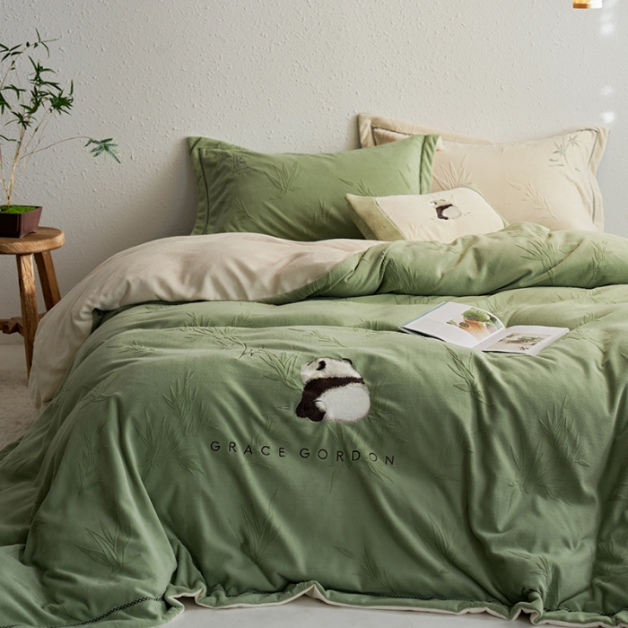 91家纺网 家纺一手货源 找家纺 安莱生活 2023专版锦芙牛奶绒苏绣四件套-花花思竹款-质感民宿风 花花思竹-竹绿