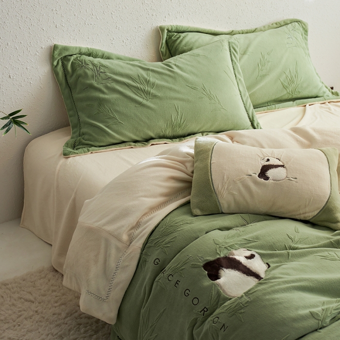 91家纺网 家纺一手货源 找家纺 安莱生活 2023专版锦芙牛奶绒苏绣四件套-花花思竹款-质感民宿风 花花思竹-竹绿