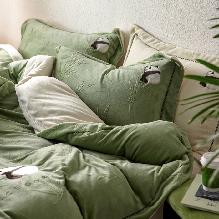 91家纺网 家纺一手货源 找家纺 安莱生活 2023专版锦芙牛奶绒苏绣四件套-花花思竹款-质感民宿风 花花思竹-竹绿