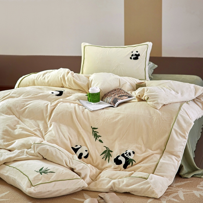 91家纺网 家纺一手货源 找家纺 总安莱生活 2023专版锦芙牛奶绒毛巾绣四件套-情绪熊猫款-国风风格图