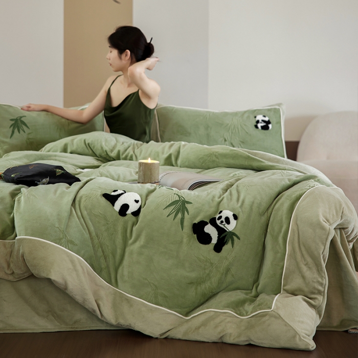 91家纺网 家纺一手货源 找家纺 安莱生活 2023专版锦芙牛奶绒毛巾绣四件套-情绪熊猫款-国风风格图 情绪熊猫-绿竹