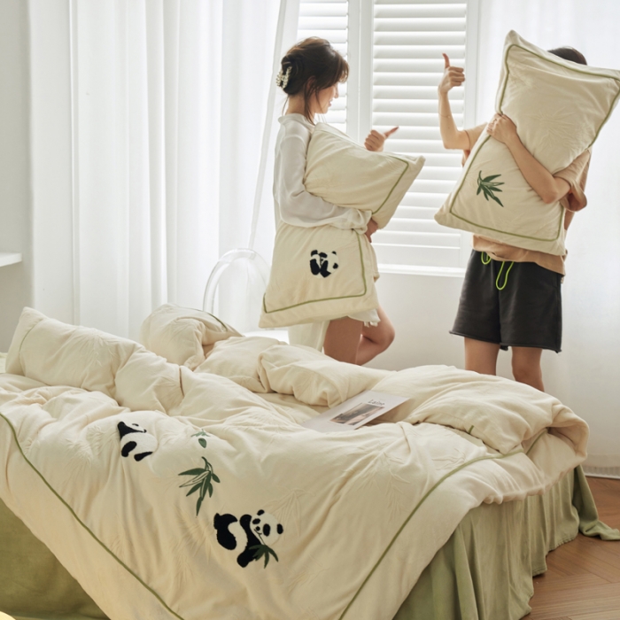 91家纺网 家纺一手货源 找家纺 安莱生活2023专版锦芙牛奶绒毛巾绣四件套-情绪熊猫款-清新自然光风格 情绪熊猫-白竹