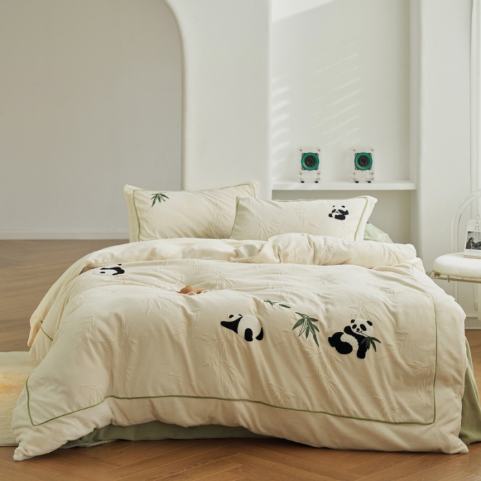 91家纺网 家纺一手货源 找家纺 安莱生活2023专版锦芙牛奶绒毛巾绣四件套-情绪熊猫款-清新自然光风格 情绪熊猫-白竹