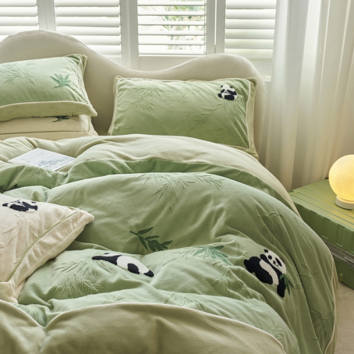 91家纺网 家纺一手货源 找家纺 安莱生活2023专版锦芙牛奶绒毛巾绣四件套-情绪熊猫款-清新自然光风格 情绪熊猫-绿竹