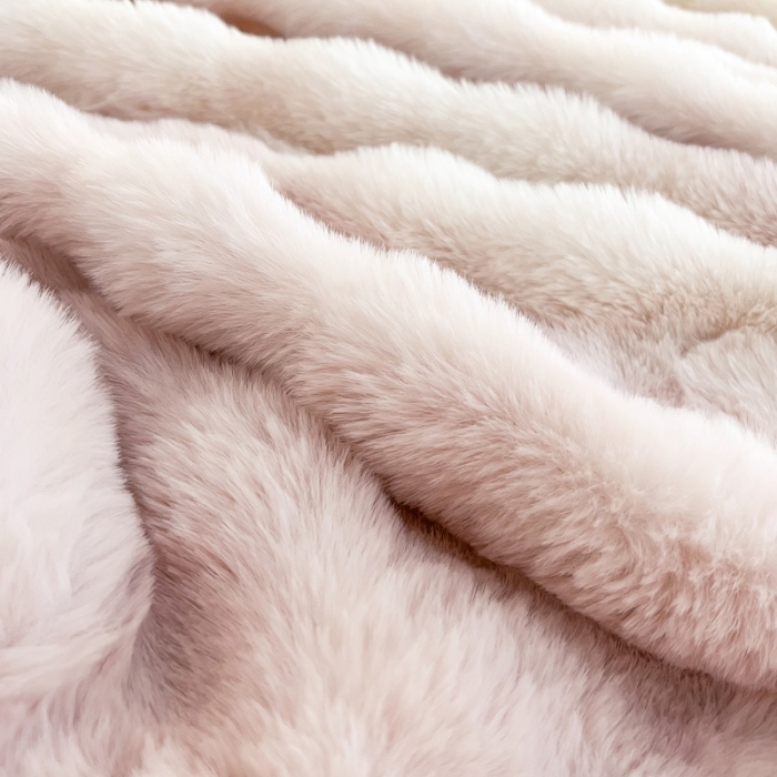 91家纺网 家纺一手货源 找家纺 金爱家 2023新款七彩大泡泡兔兔绒兔毛绒四件套 七彩粉