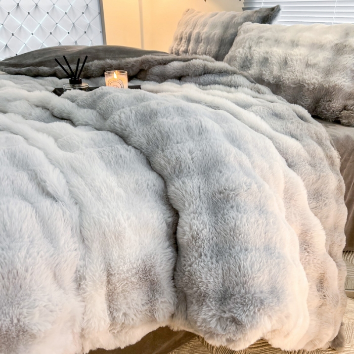 91家纺网 家纺一手货源 找家纺 金爱家 2023新款七彩大泡泡兔兔绒兔毛绒四件套 七彩灰