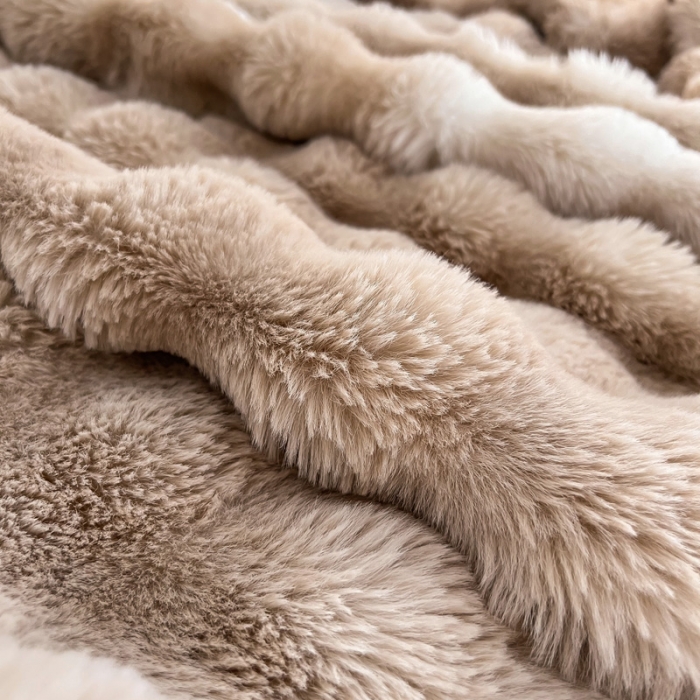 91家纺网 家纺一手货源 找家纺 金爱家 2023新款七彩大泡泡兔兔绒兔毛绒四件套 七彩咖